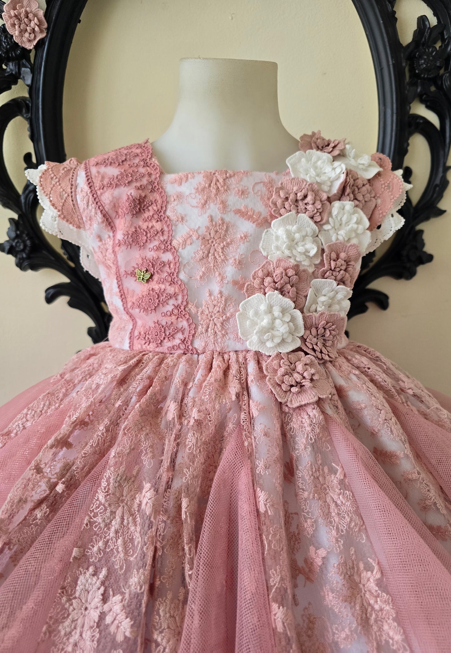 VESTIDO JARDIN DE NÁCAR – Alta Costura Infantil