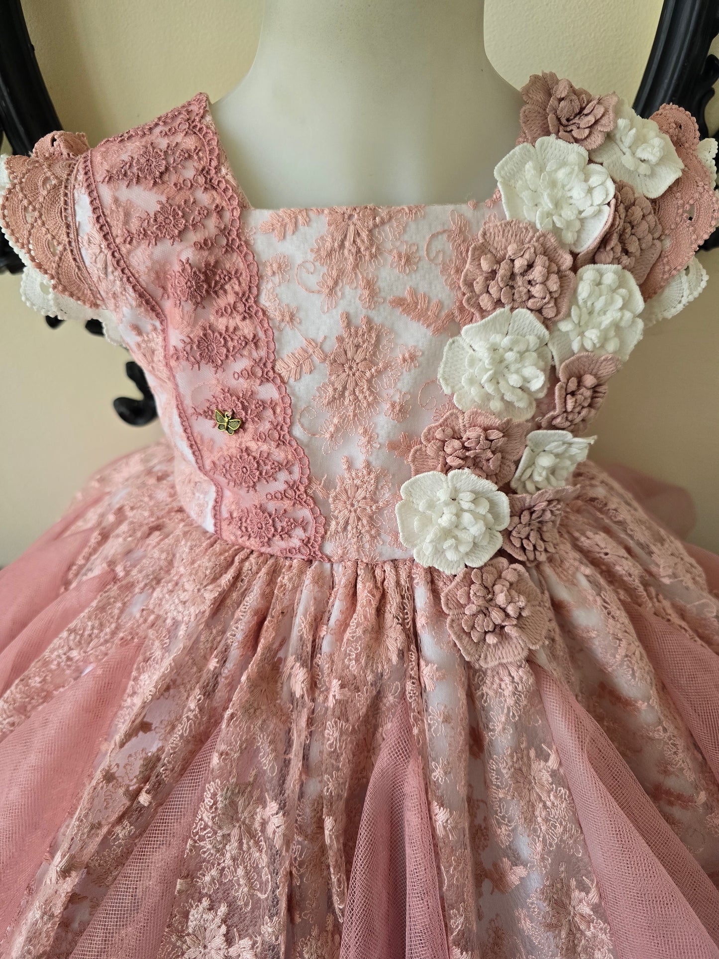 VESTIDO JARDIN DE NÁCAR – Alta Costura Infantil