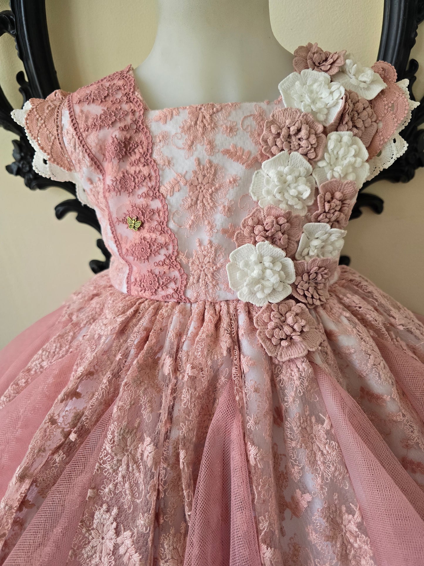 VESTIDO JARDIN DE NÁCAR – Alta Costura Infantil